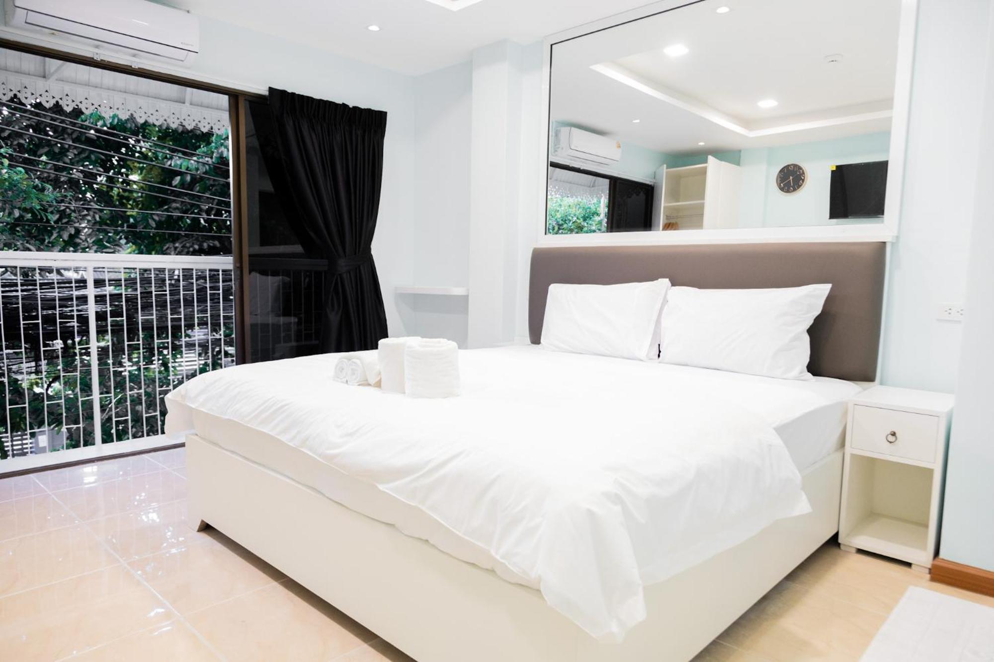 Cozy Stay Inn Bangkok Exterior photo