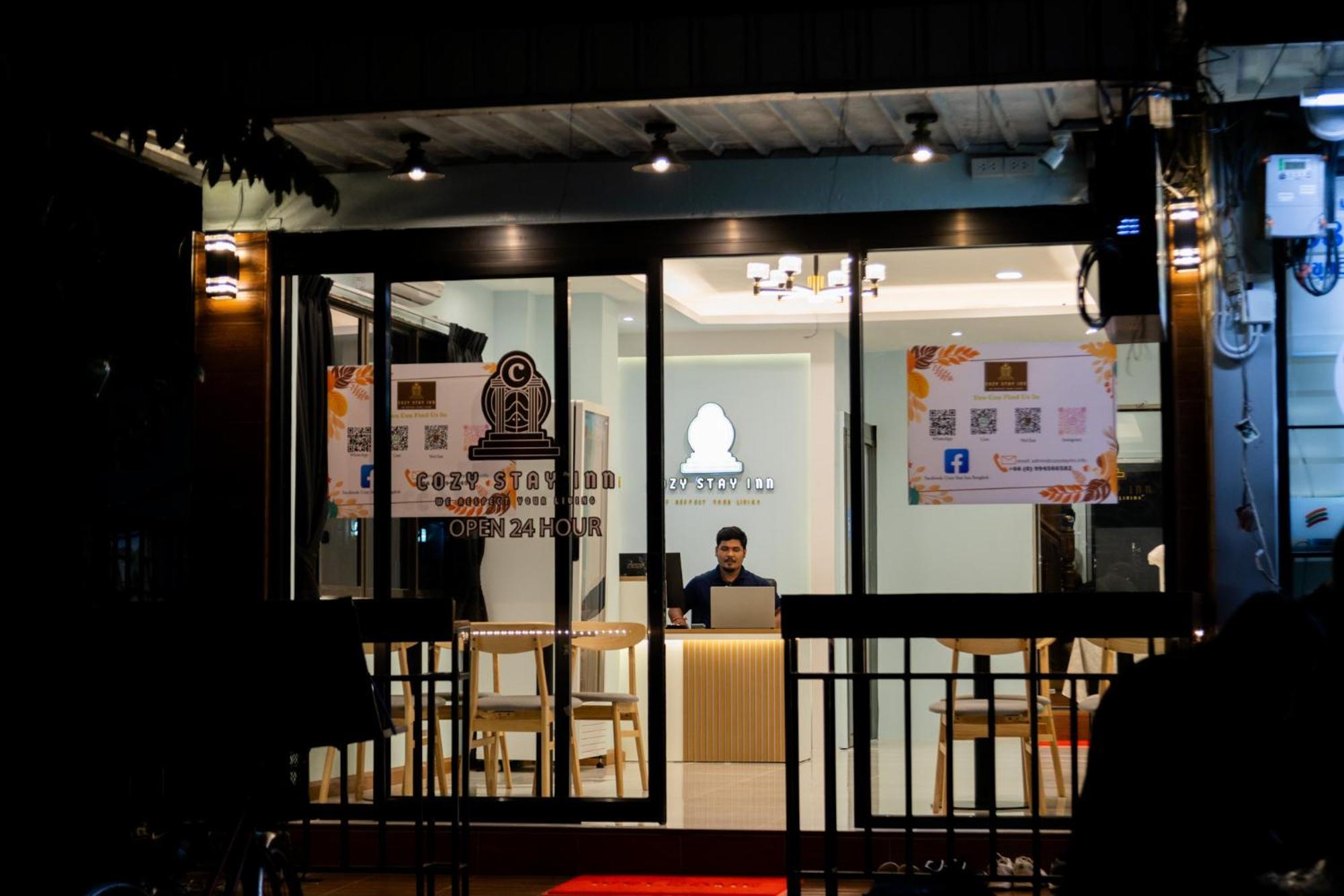 Cozy Stay Inn Bangkok Exterior photo
