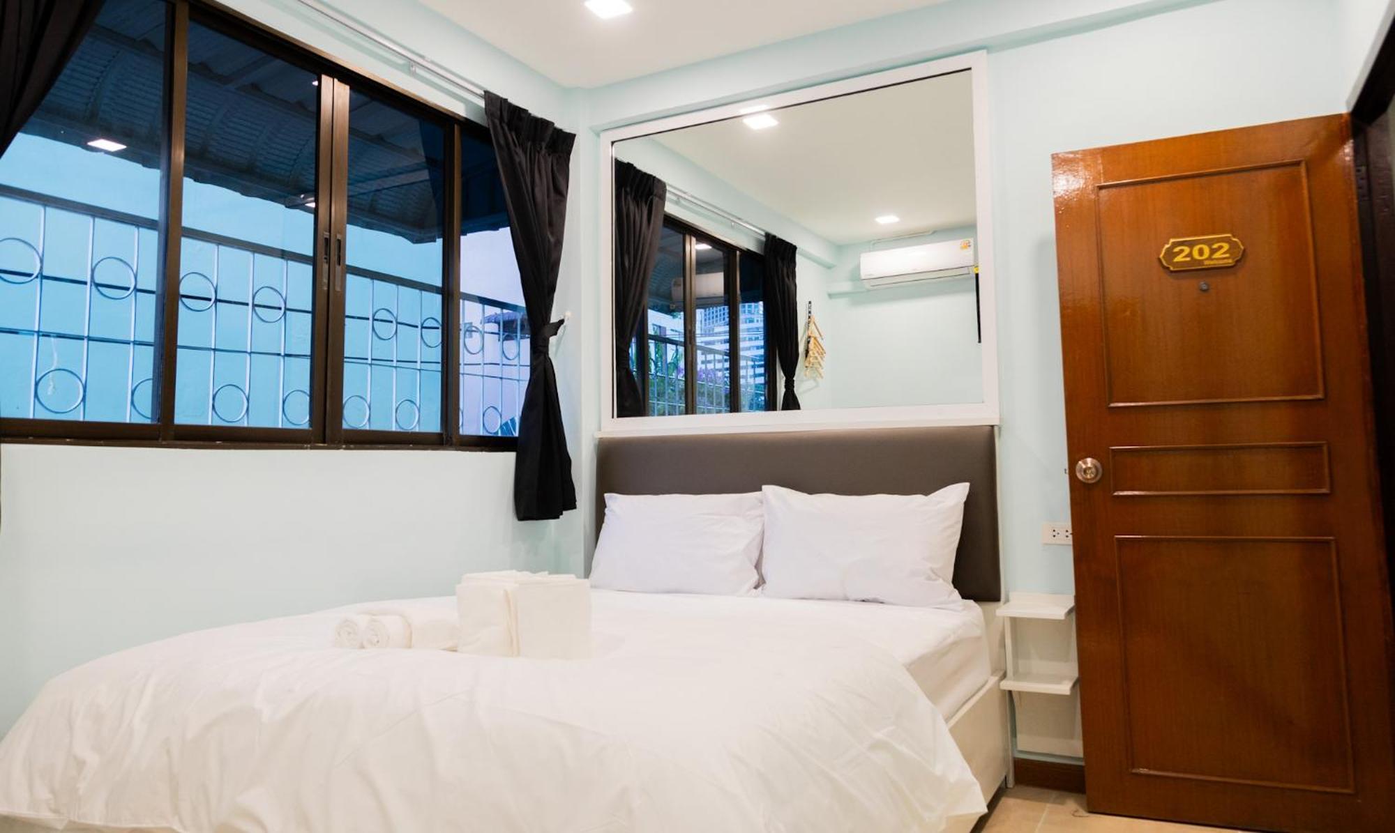Cozy Stay Inn Bangkok Exterior photo
